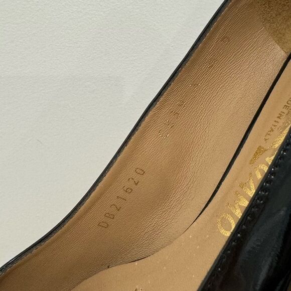 Salvatore FERRAGAMO VARA Low pumps in black patent leather - Picture 12 of 17